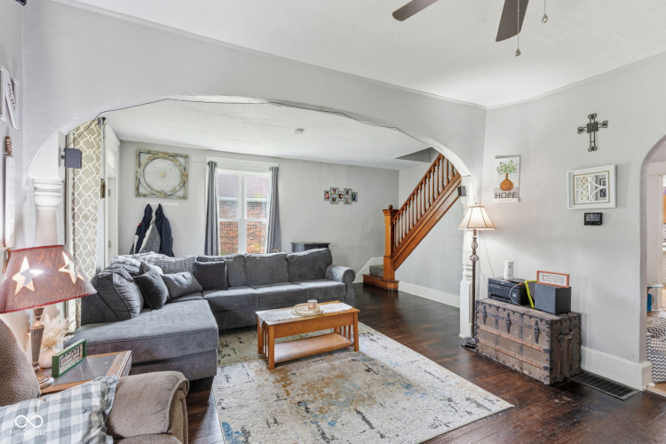 Listing Image 9