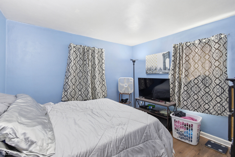 Listing Image 10