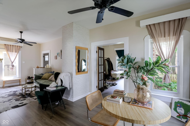 Listing Image 10