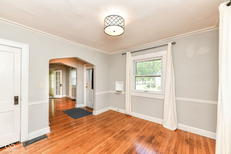 Listing Image 11