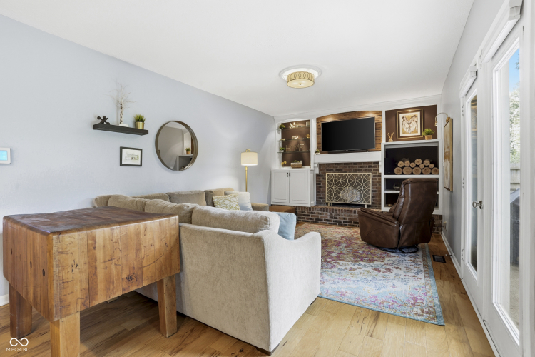 Listing Image 11