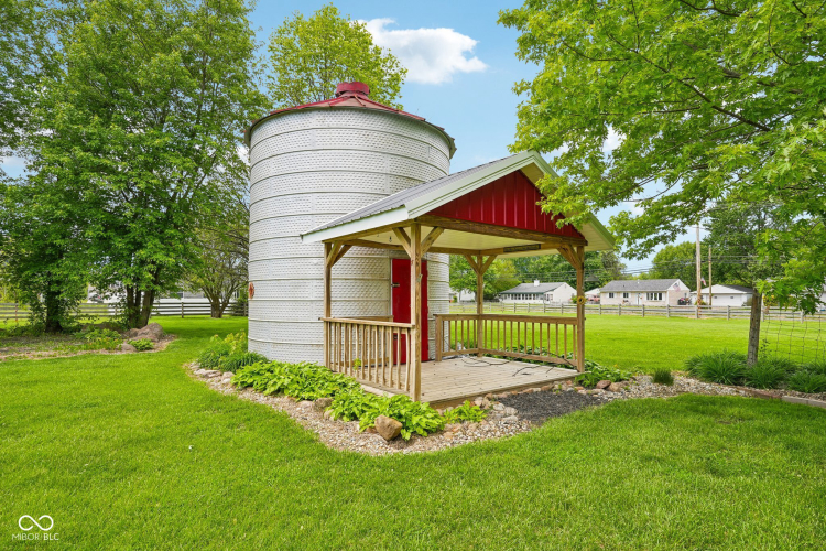 Listing Image 104