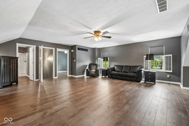 Listing Image 59