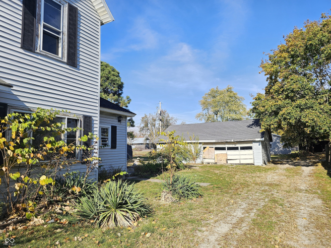 Listing Image 4
