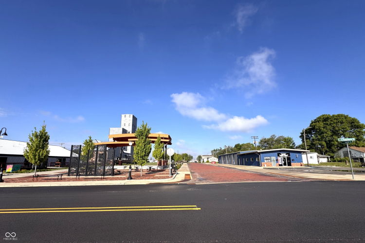 Listing Image 11