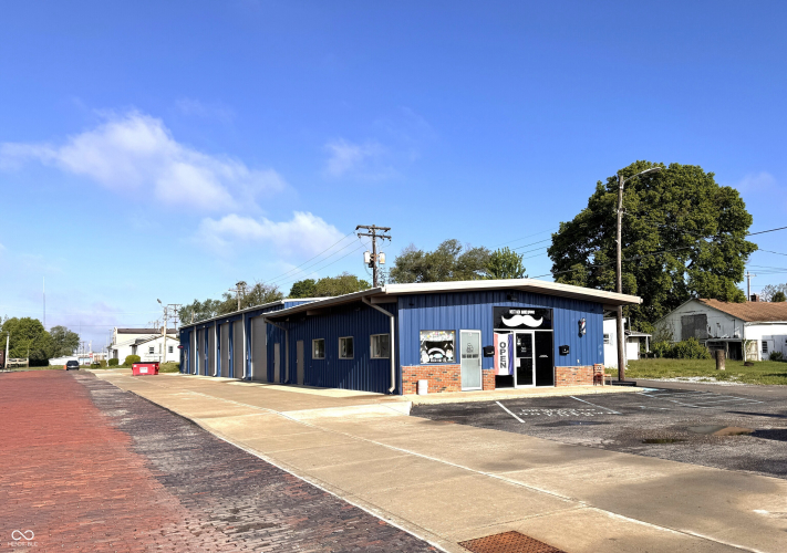 Listing Image 4