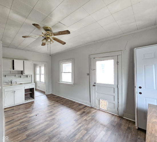 Listing Image 8