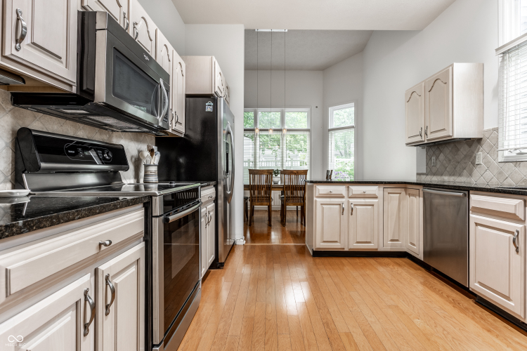 Listing Image 14
