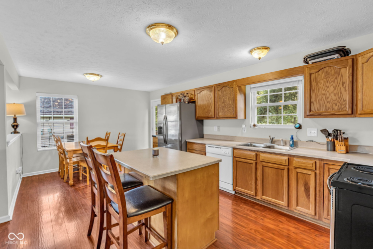 Listing Image 16