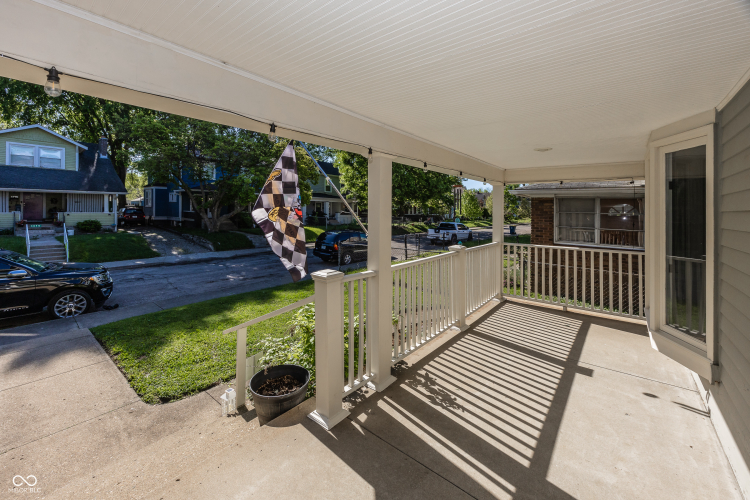 Listing Image 4