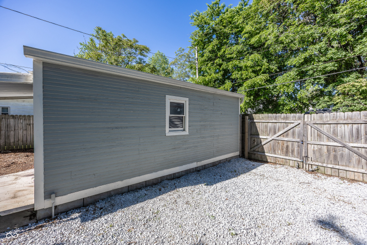 Listing Image 8
