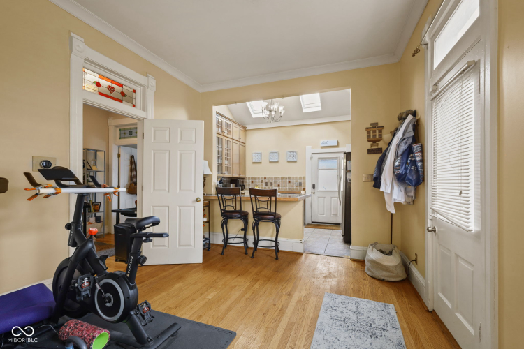 Listing Image 11