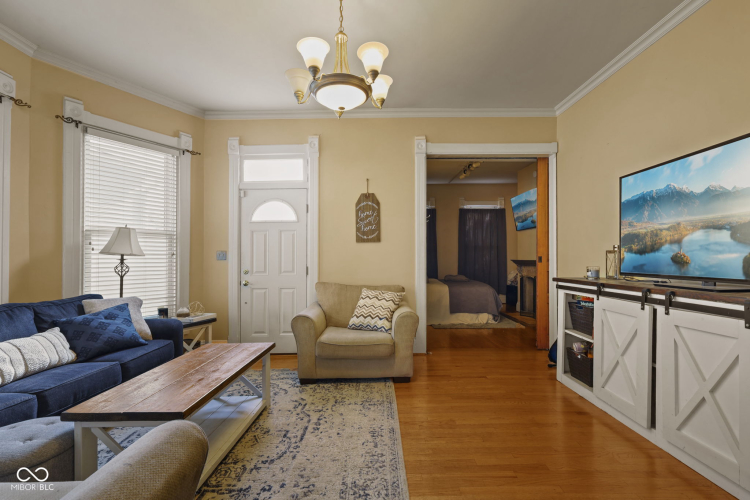 Listing Image 5