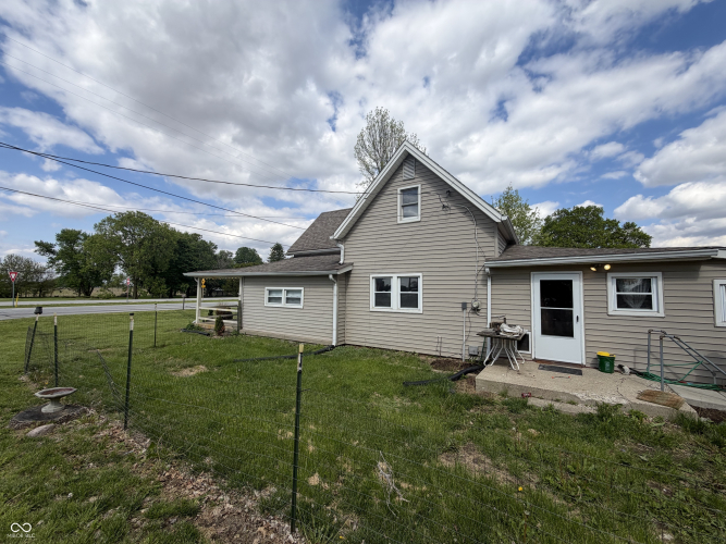 Listing Image 4