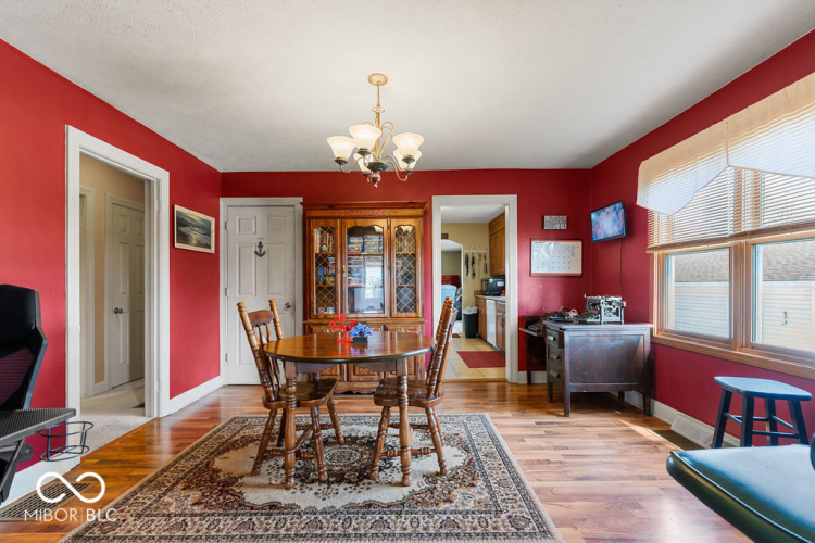 Listing Image 11