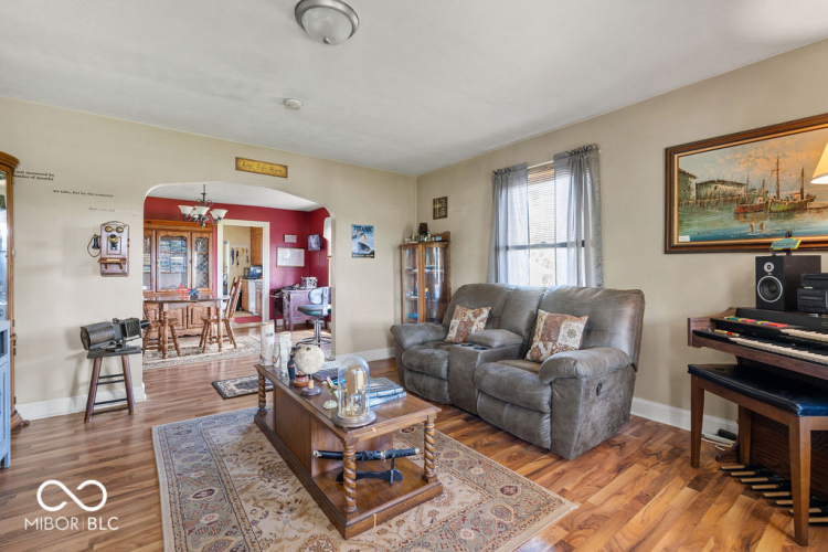 Listing Image 8