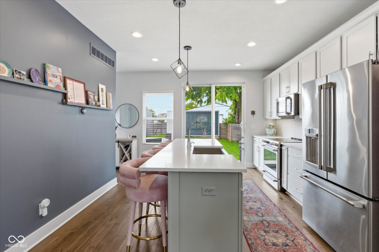 Listing Image 10