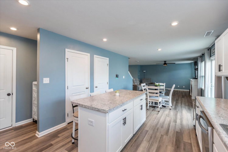 Listing Image 10