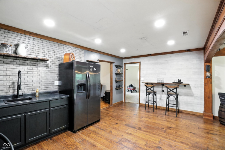 Listing Image 16
