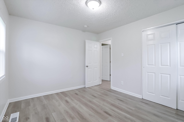 Listing Image 54