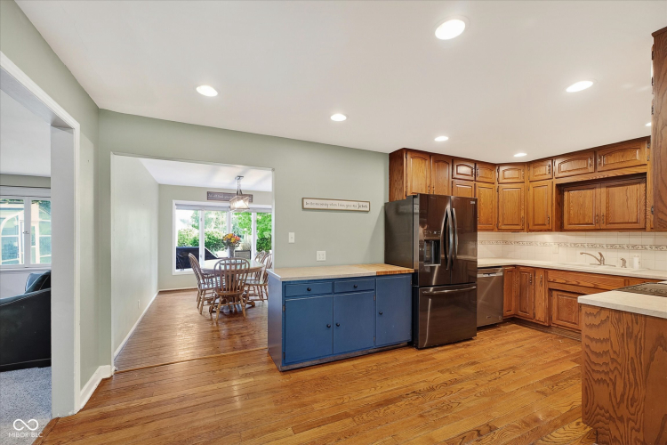 Listing Image 5
