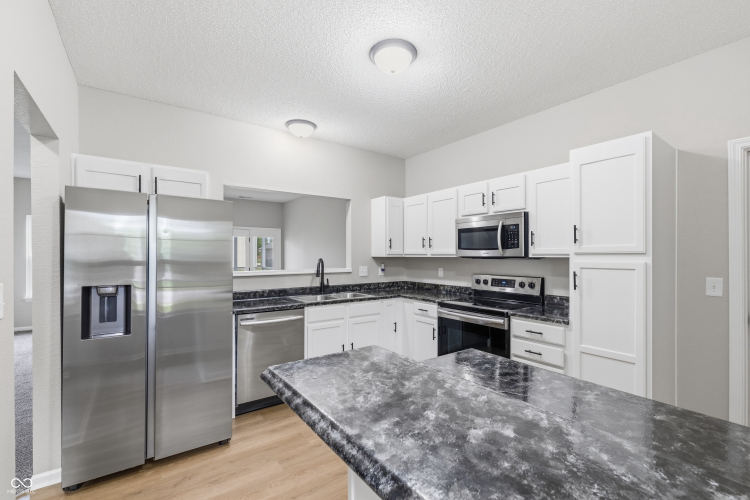 Listing Image 12