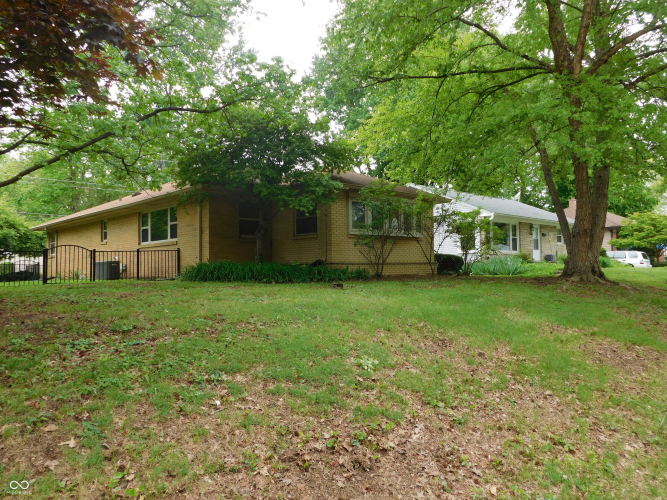 Listing Image 4
