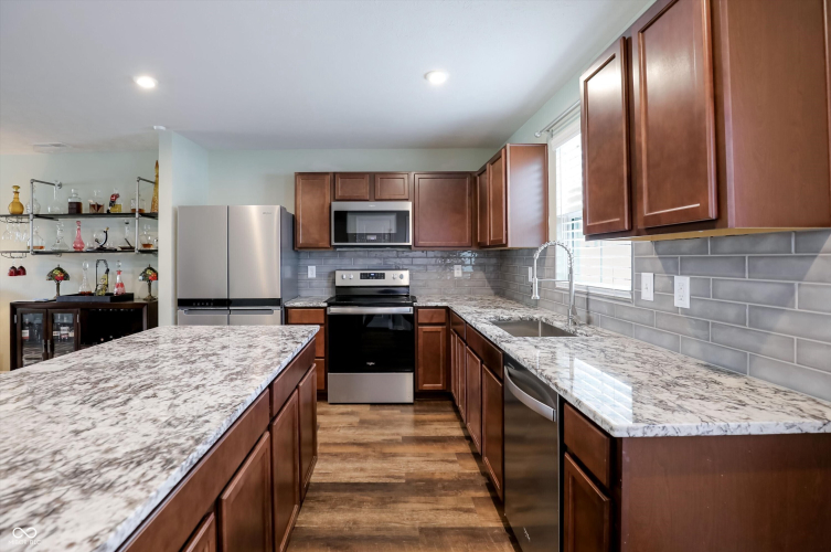 Listing Image 12