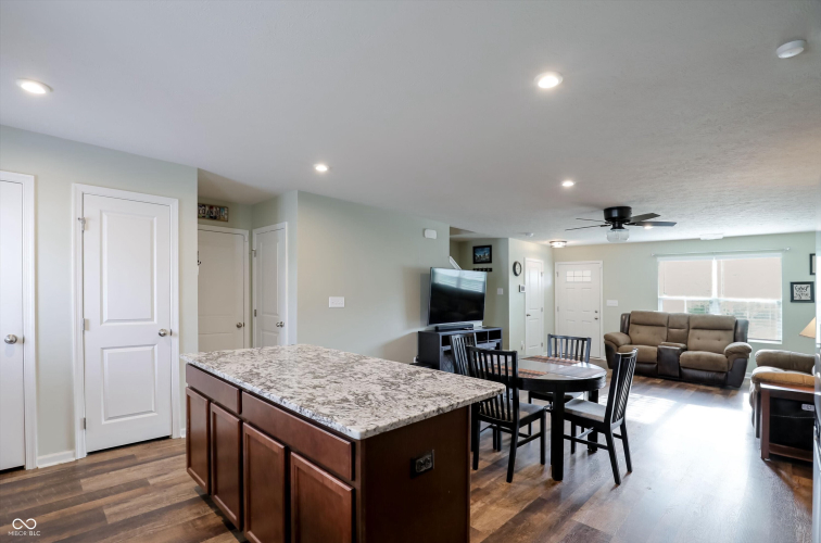 Listing Image 13