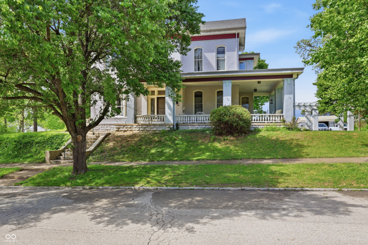 Listing Image 4