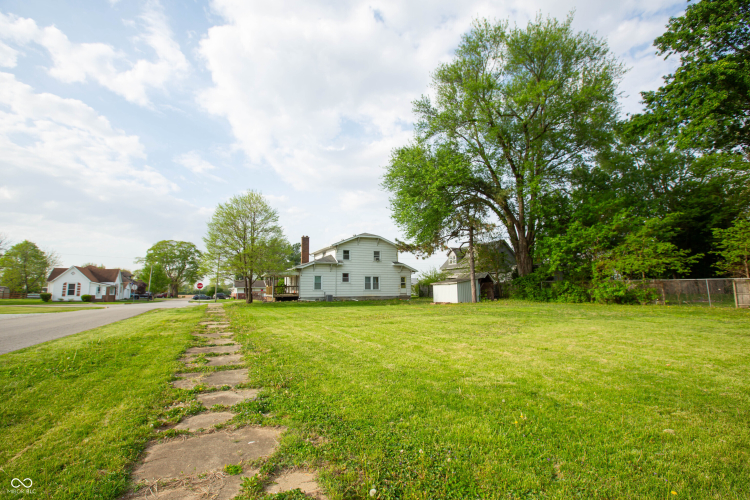 Listing Image 4
