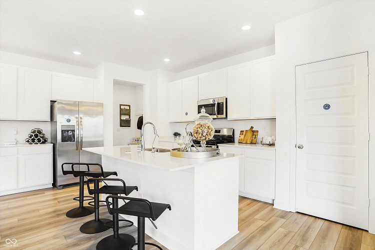 Listing Image 15