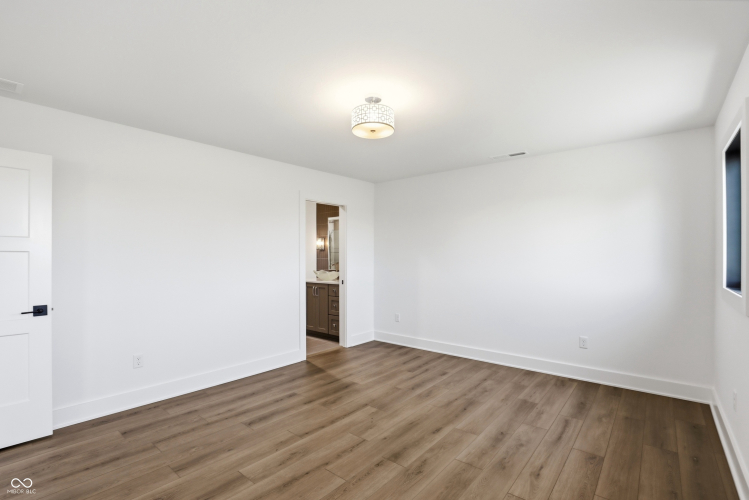 Listing Image 64