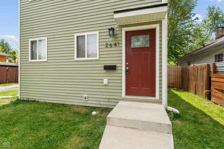Listing Image 4