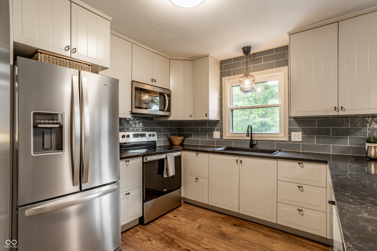 Listing Image 13