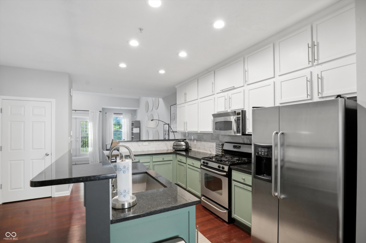 Listing Image 12