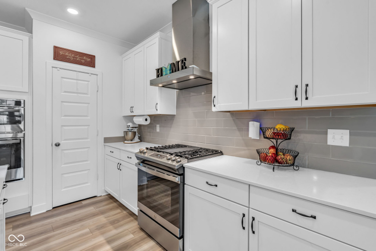 Listing Image 15