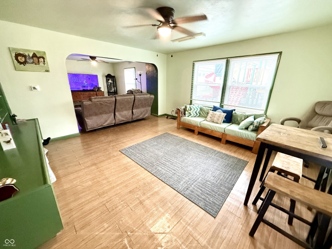 Listing Image 5