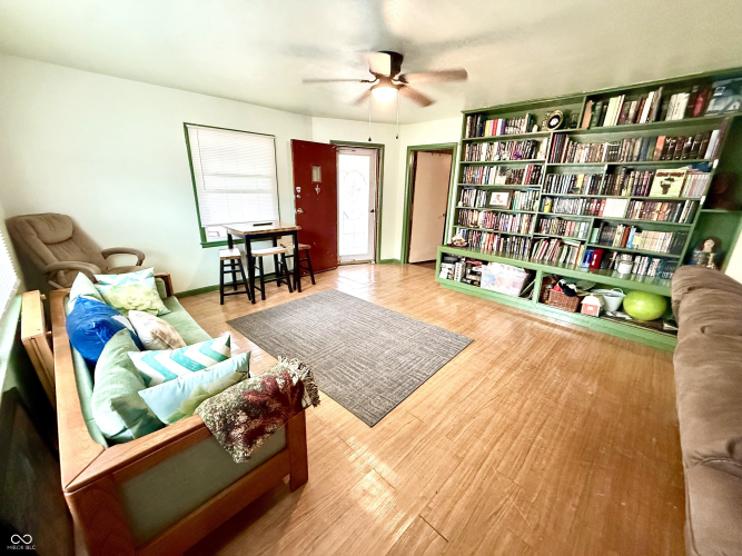 Listing Image 6