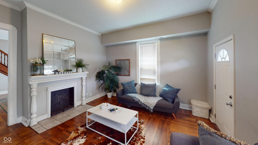 Listing Image 12