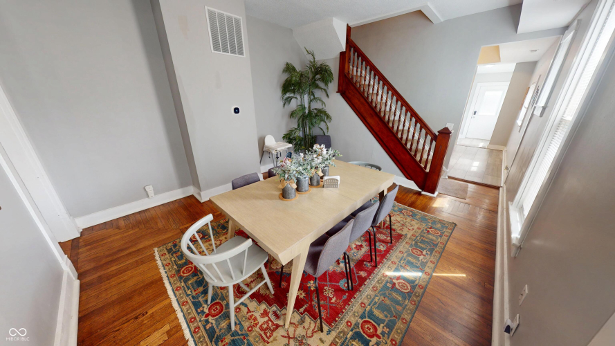 Listing Image 19