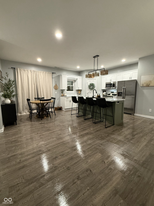 Listing Image 11