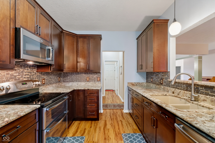 Listing Image 12