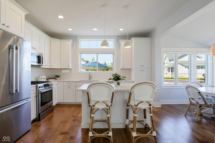 Listing Image 10