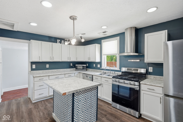 Listing Image 11