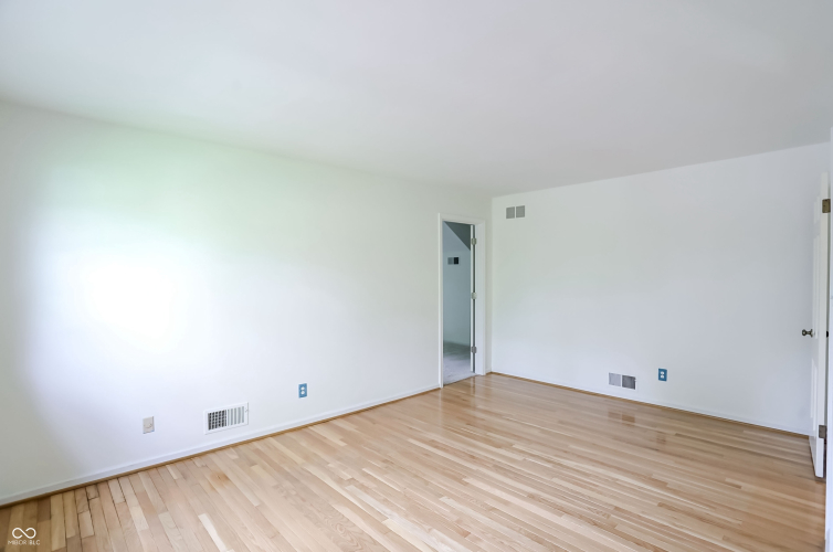 Listing Image 56