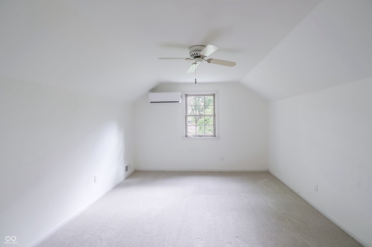Listing Image 59