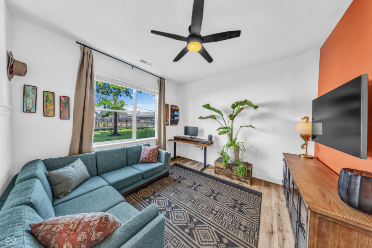 Listing Image 6