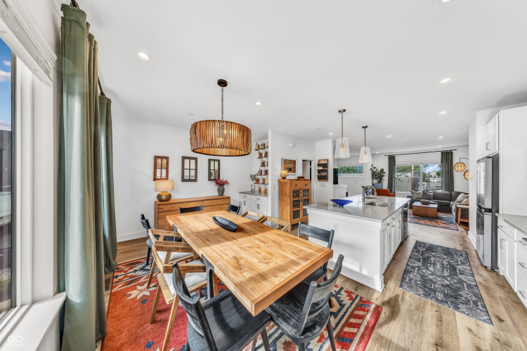 Listing Image 10