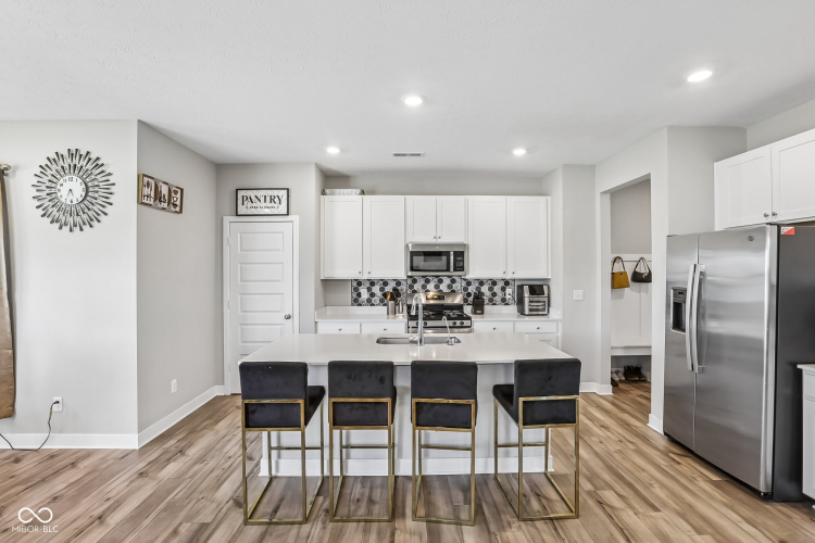 Listing Image 12
